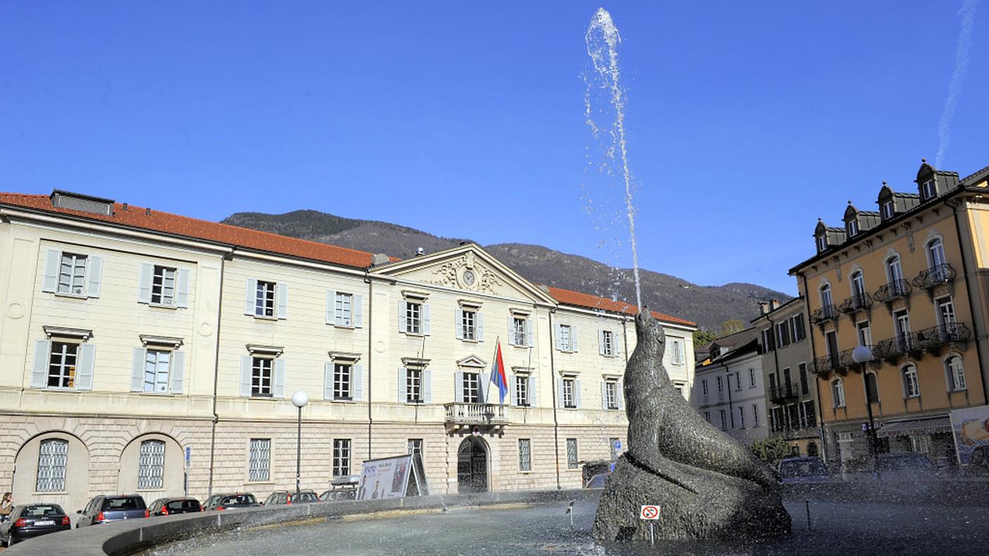 Piazza Governo, Bellinzona. L'opera è di Remo Rossi