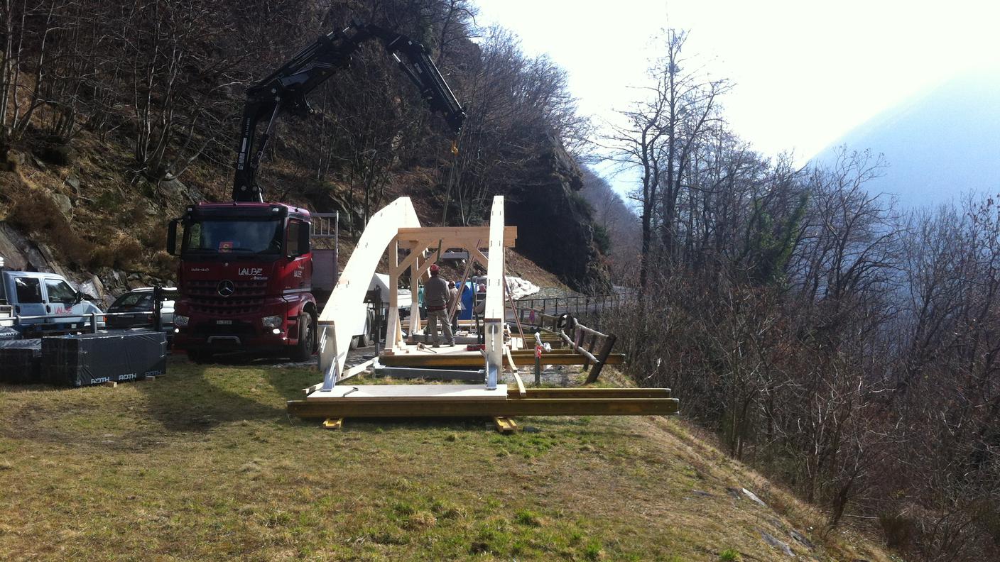 Un ponte tutto in legno