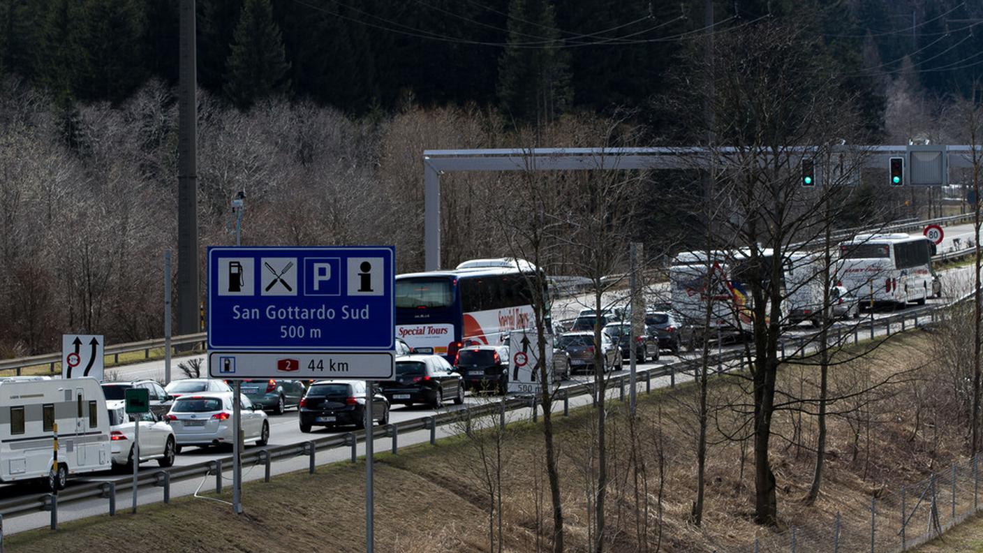 Le code sull'autostrada fanno parte del panorama di Airolo