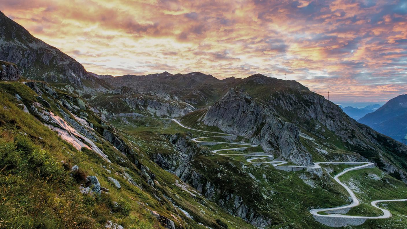 La vecchia strada della Tremola che si inerpica sul Gottardo