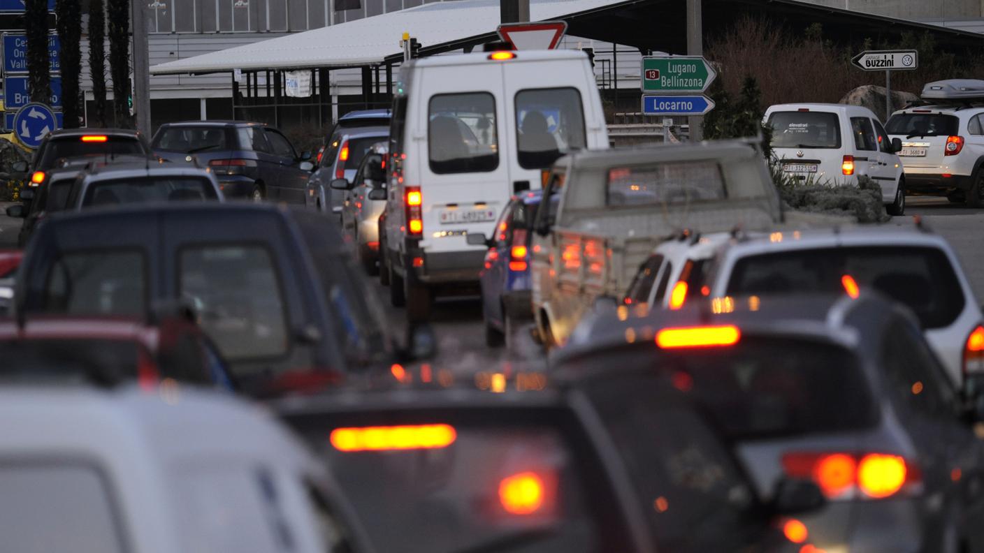 Auto in colonna ad Ascona