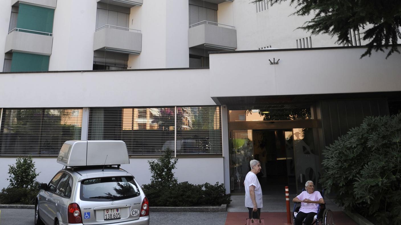 Bufera sulla casa anziani 