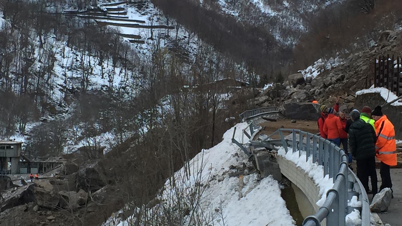 Gravi danni alla strada