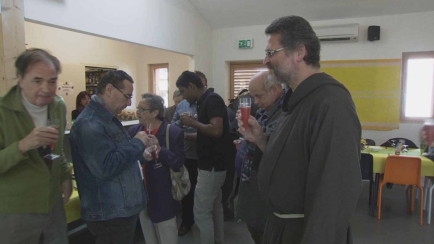 Fra Martino in compagnia di alcuni dei presenti alla giornata