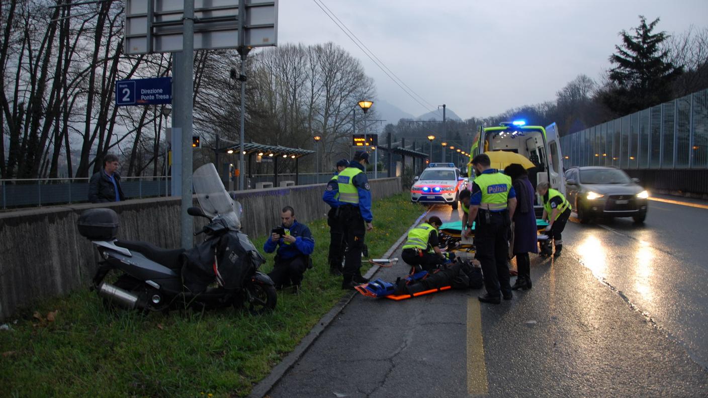Il luogo dell'incidente sulla cantonale a Muzzano