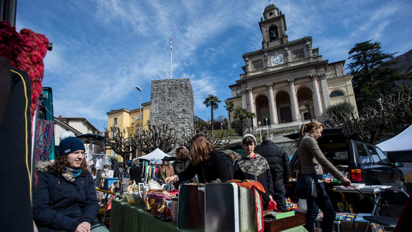 Mercato popolare Baüll Vert in Piazza del Ponte