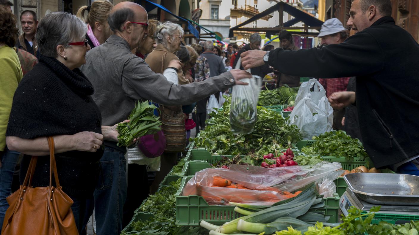 Non più di una quarantina di bancarelle, per il mercato del mercoledì