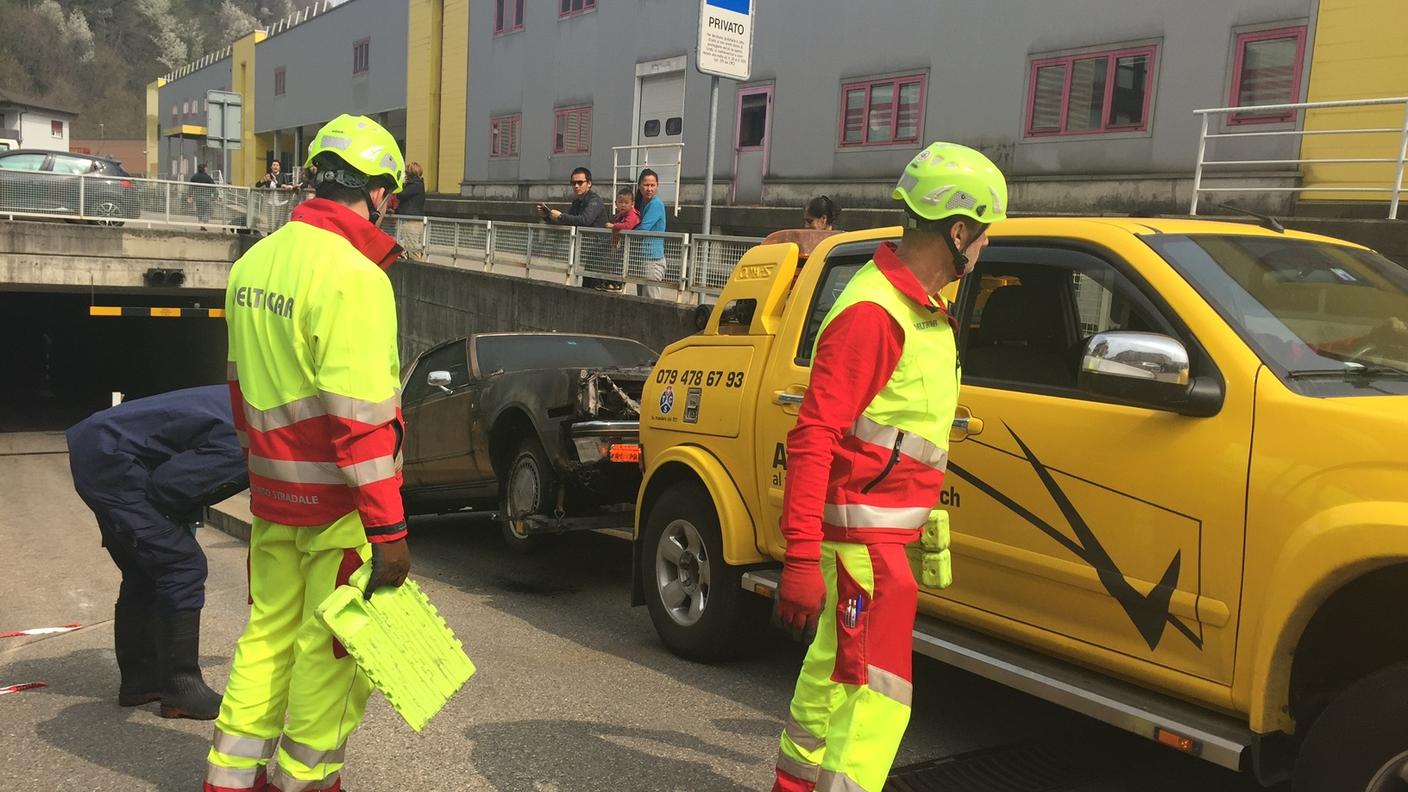 La seconda vettura che ha preso fuoco nell'incendio a Bioggio