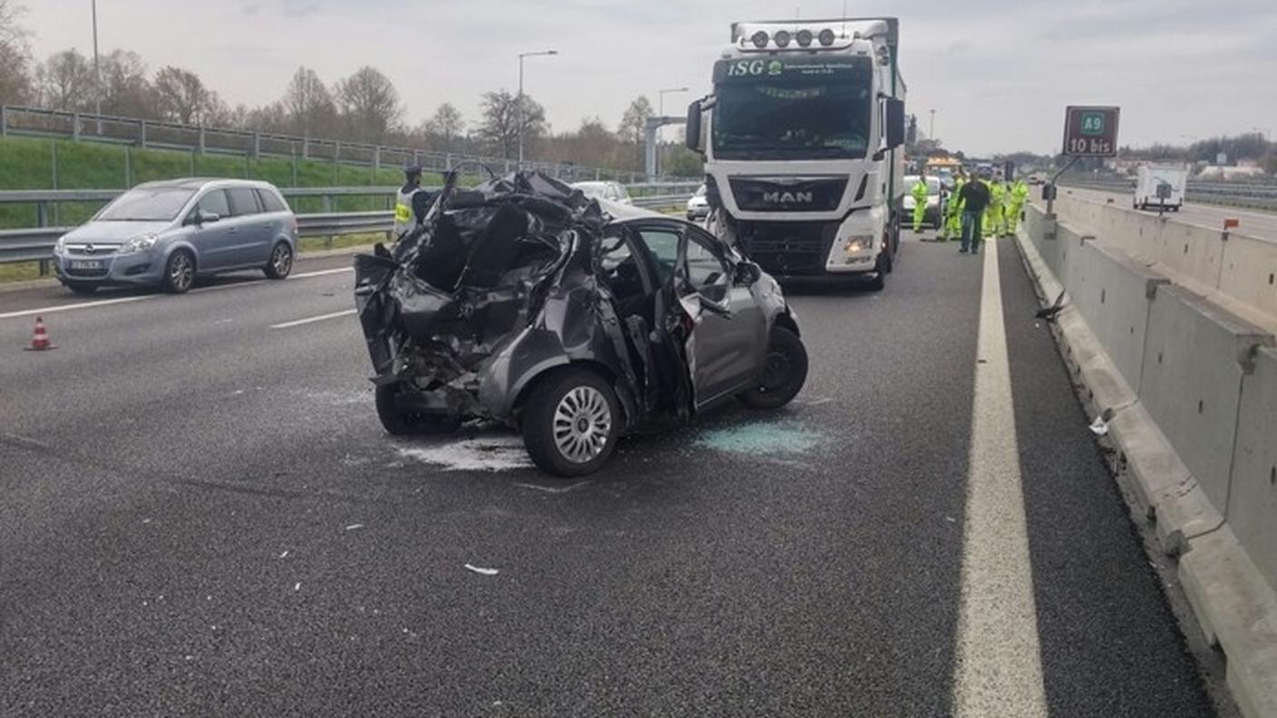 La vettura disintegrata nell'impatto con il camion sull'A9 venerdì