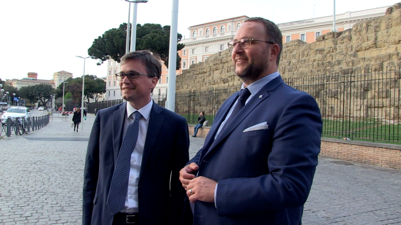 Aria di Roma per Vitta e Gobbi  fuori la stazione Termini