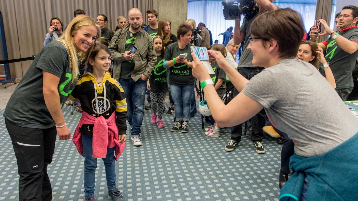 Lara Gut sabato con fan e giornalisti