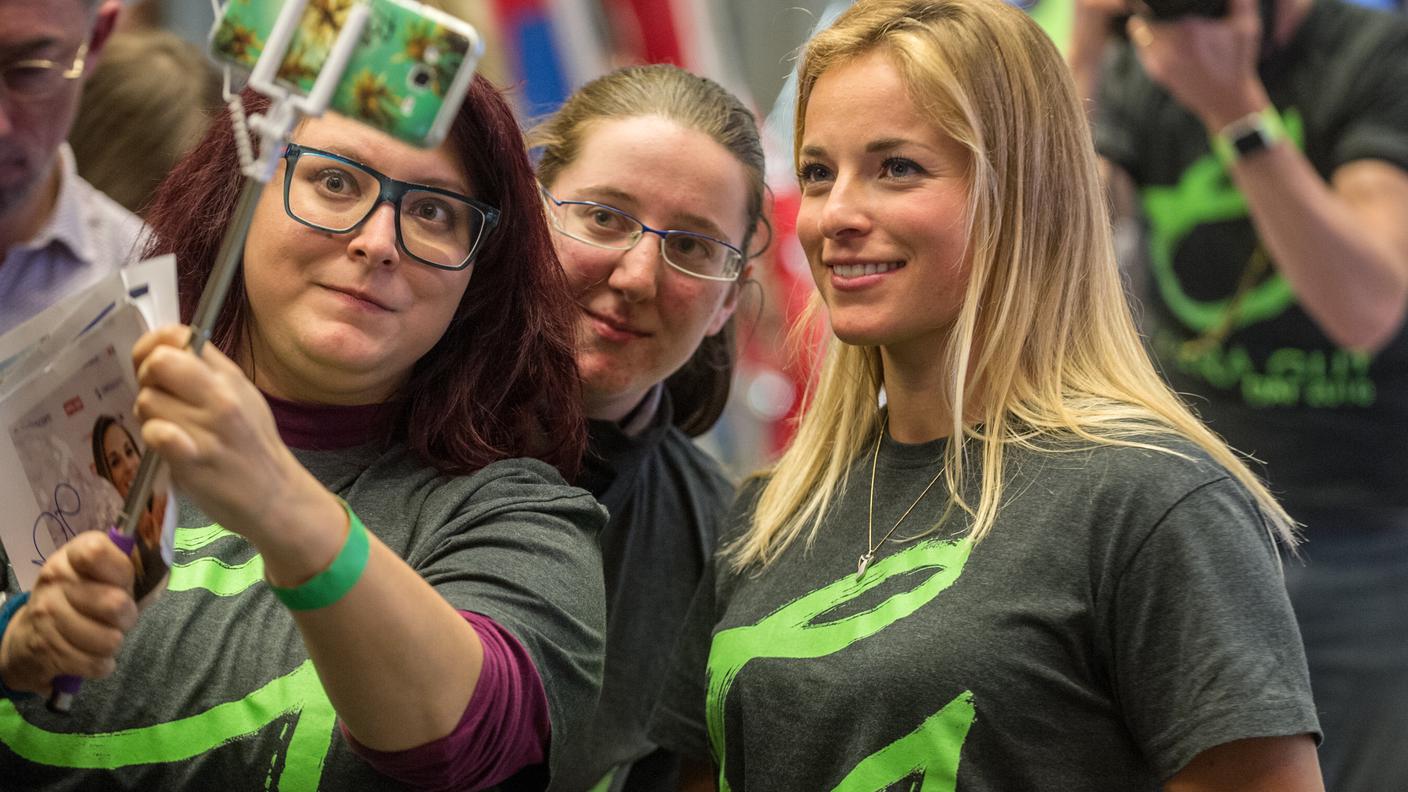 Lara Gut sabato con fan e giornalisti