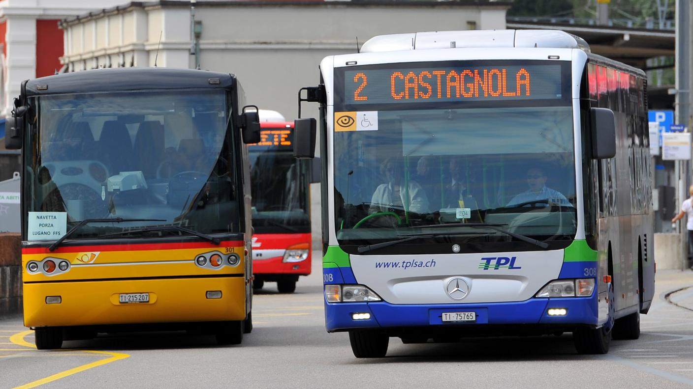 Trasporti pubblici in stazione a Lugano