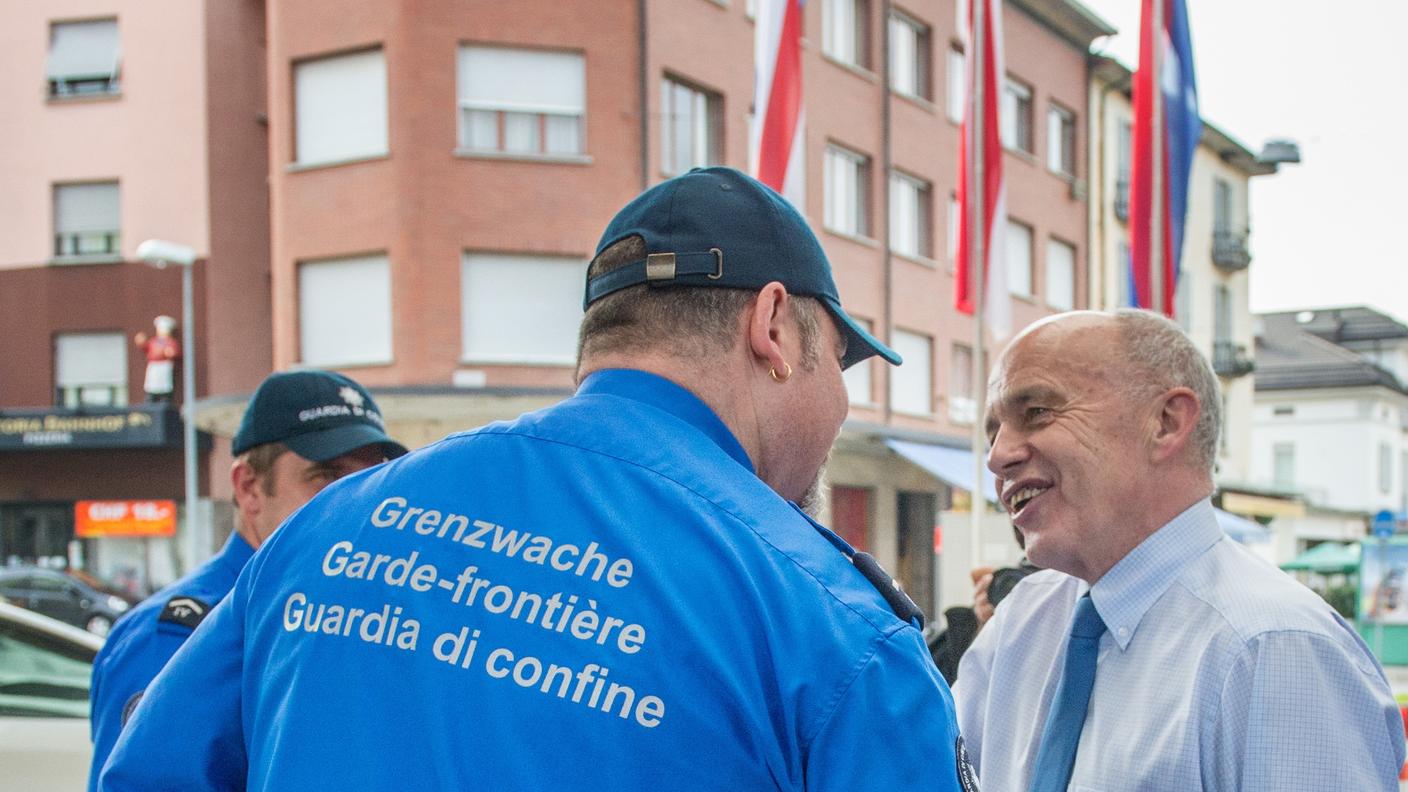 Ueli Maurer in visita sul confine