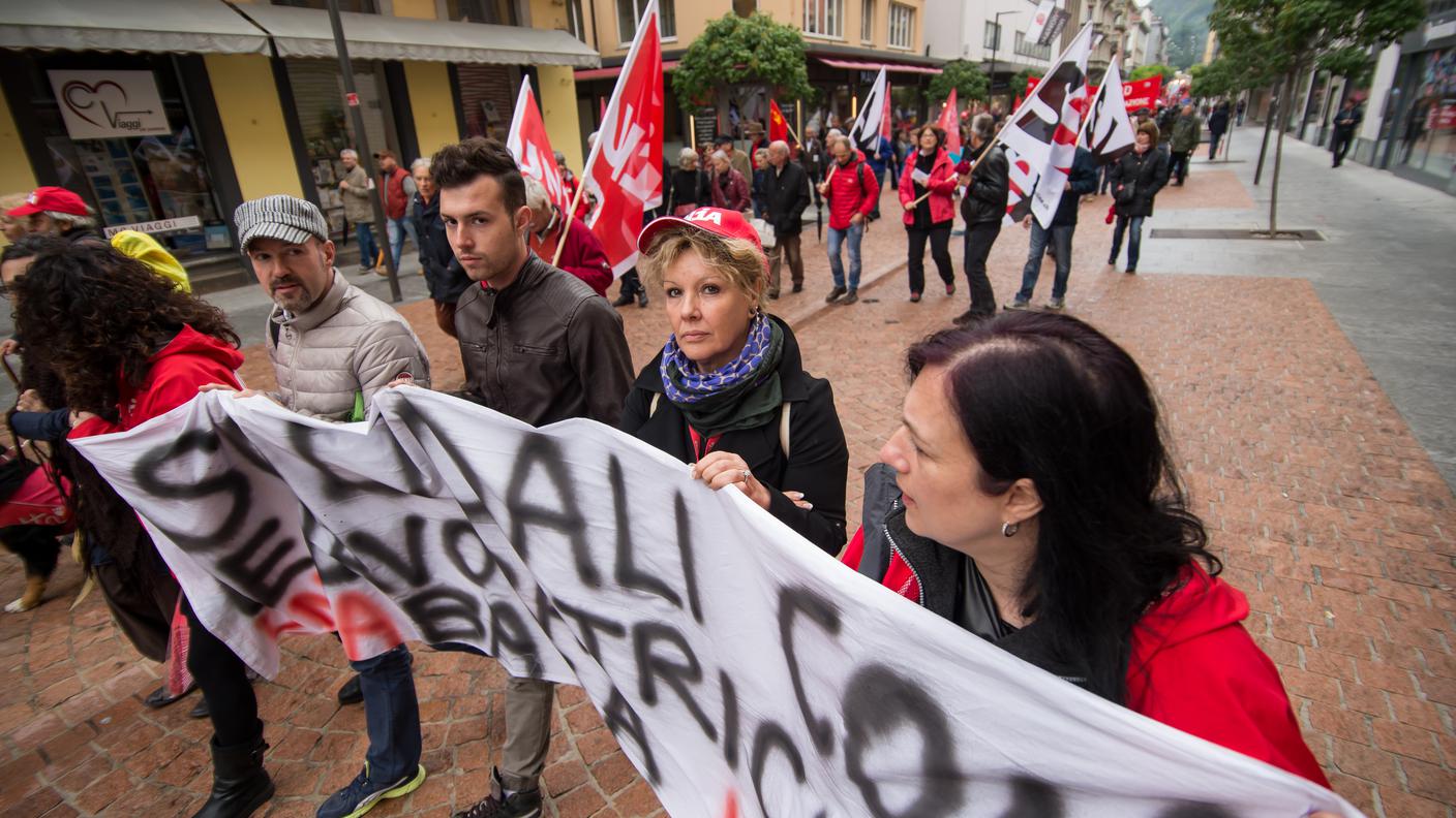 Messaggi di solidarietà sugli striscioni