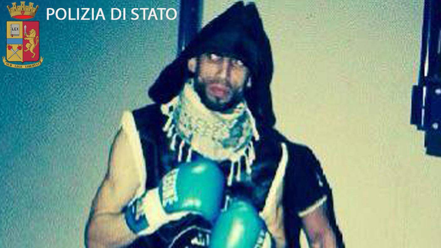 Il kickboxer, in una delle immagini diffuse dalla polizia italiana