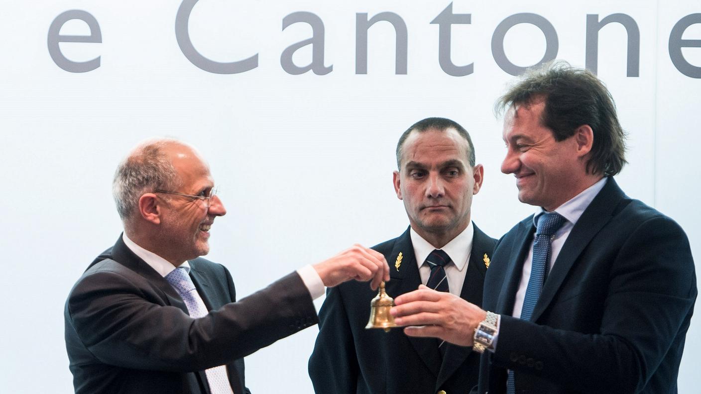Il presidente del GC uscente Luca Pagani passa la campanella a Fabio Badasci