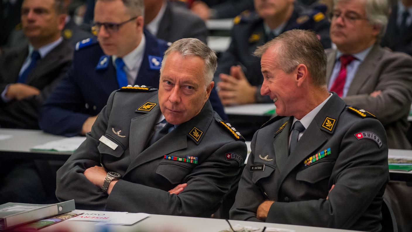 Blattmann (s) insieme al capo brigadiere Maurizio Dattrino