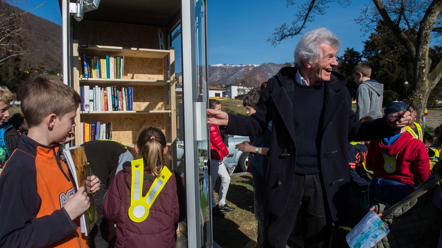 Come a Castel San Pietro, pure Verscio trasforma un'ex cabina telefonica