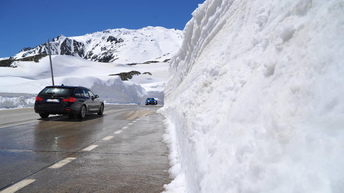 Riaperta venerdì, la strada del passo del San Gottardo è già chiusa