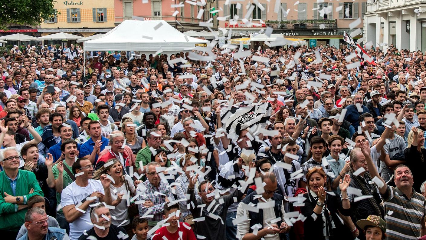 La folla che celebrò il ritorno nella massima serie del Lugano un anno fa