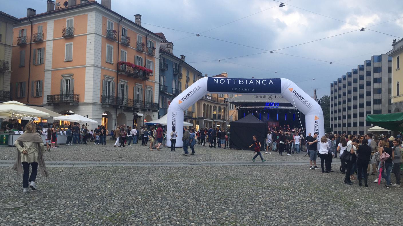 Piazza Grande semi-vuota a inizio serata