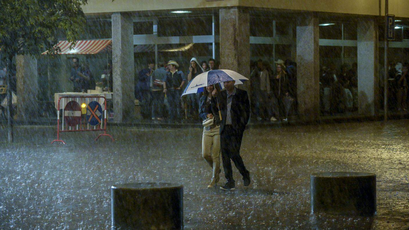 La pioggia battente ha fatto desistere molte persone