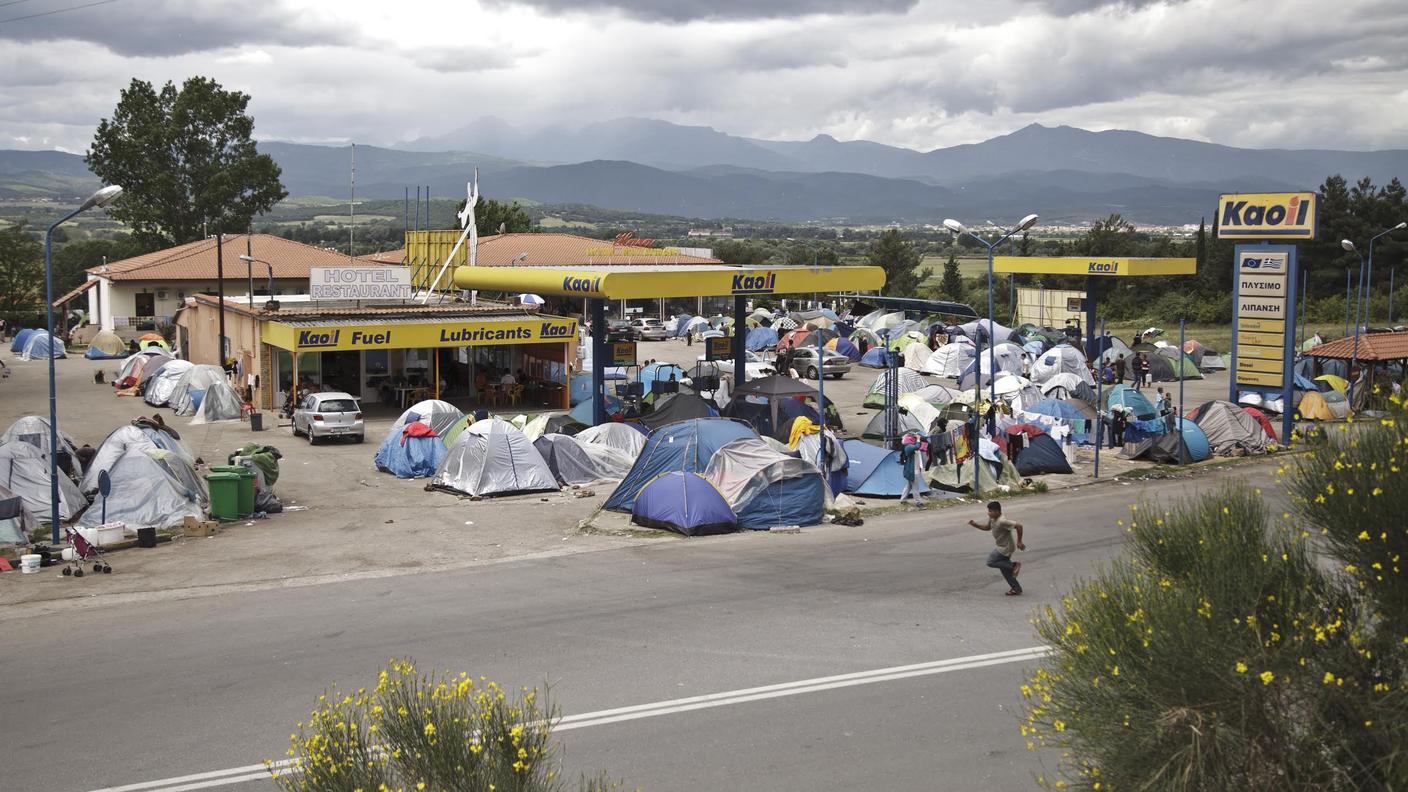 Eko camp, sorto accanto a una stazione di benzina a pochi km da Idomeni