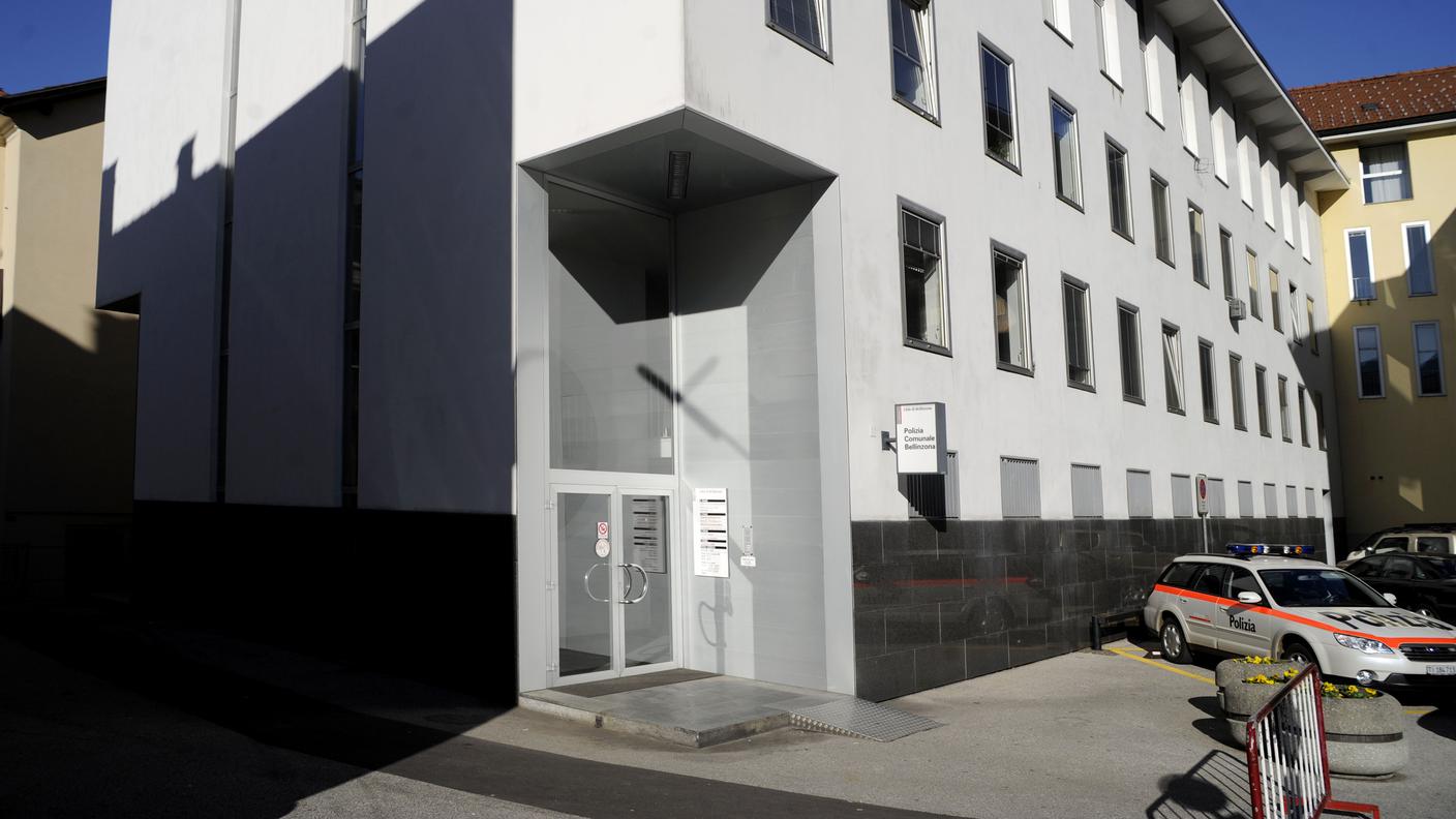 Filmati dalle telecamere all'esterno dell'edificio