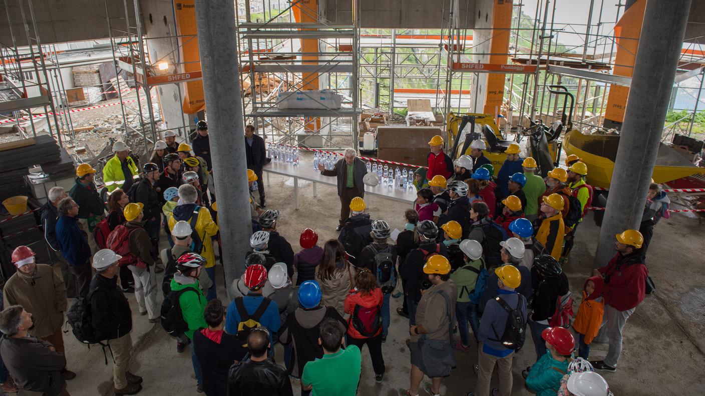 Numerosi visitatori nel cantiere