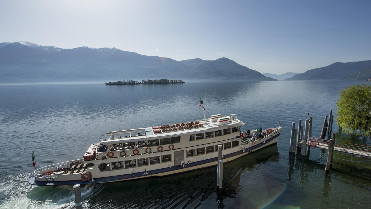 Oggi una compagnia svizzera sul Ceresio e una italiana sul Verbano