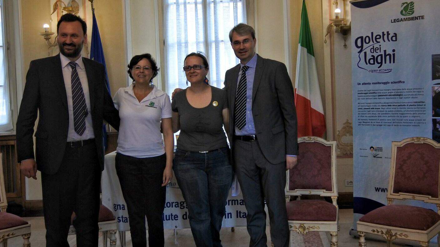 La presidente di Legambiente Lombardia Meggetto, con il sindaco di Varese Galimberti (a destra)