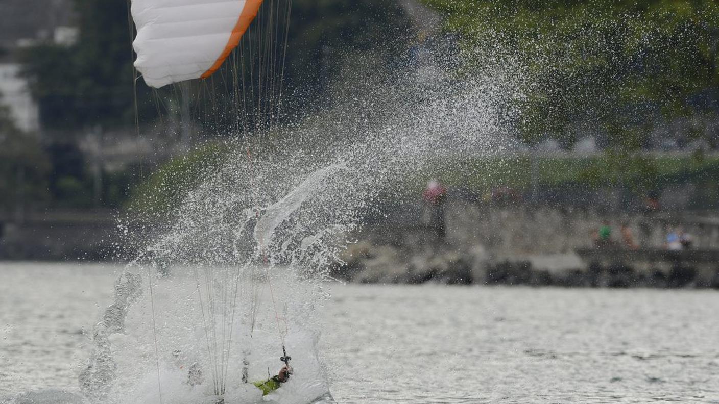 Manovra errata e drammatico tuffo nel Verbano