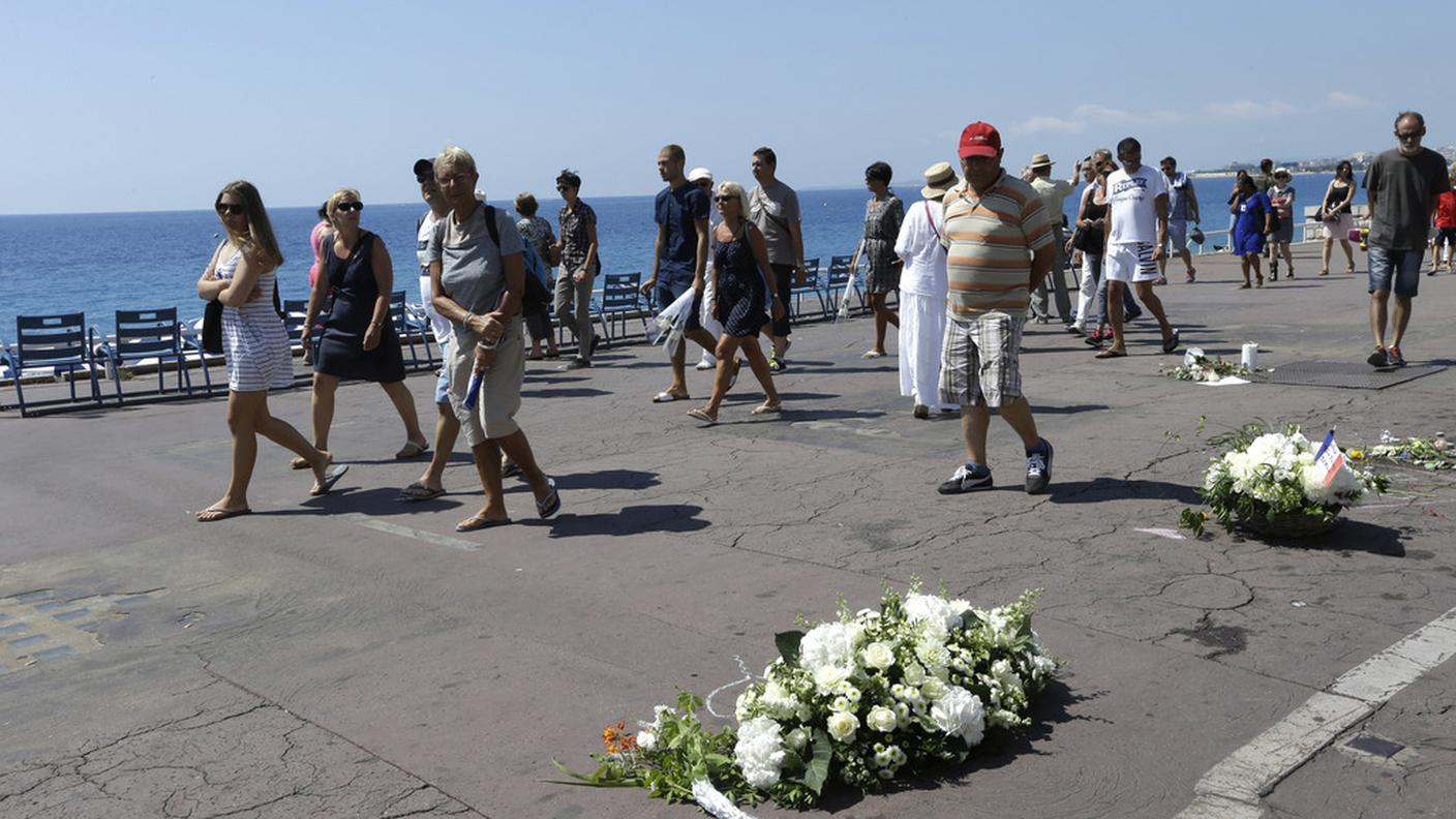 Mazzi di fiori sulla Promenade des Anglais