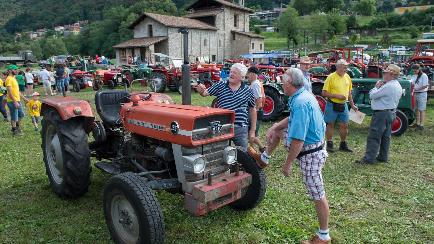Vecchi trattori agli onori a Mendrisio
