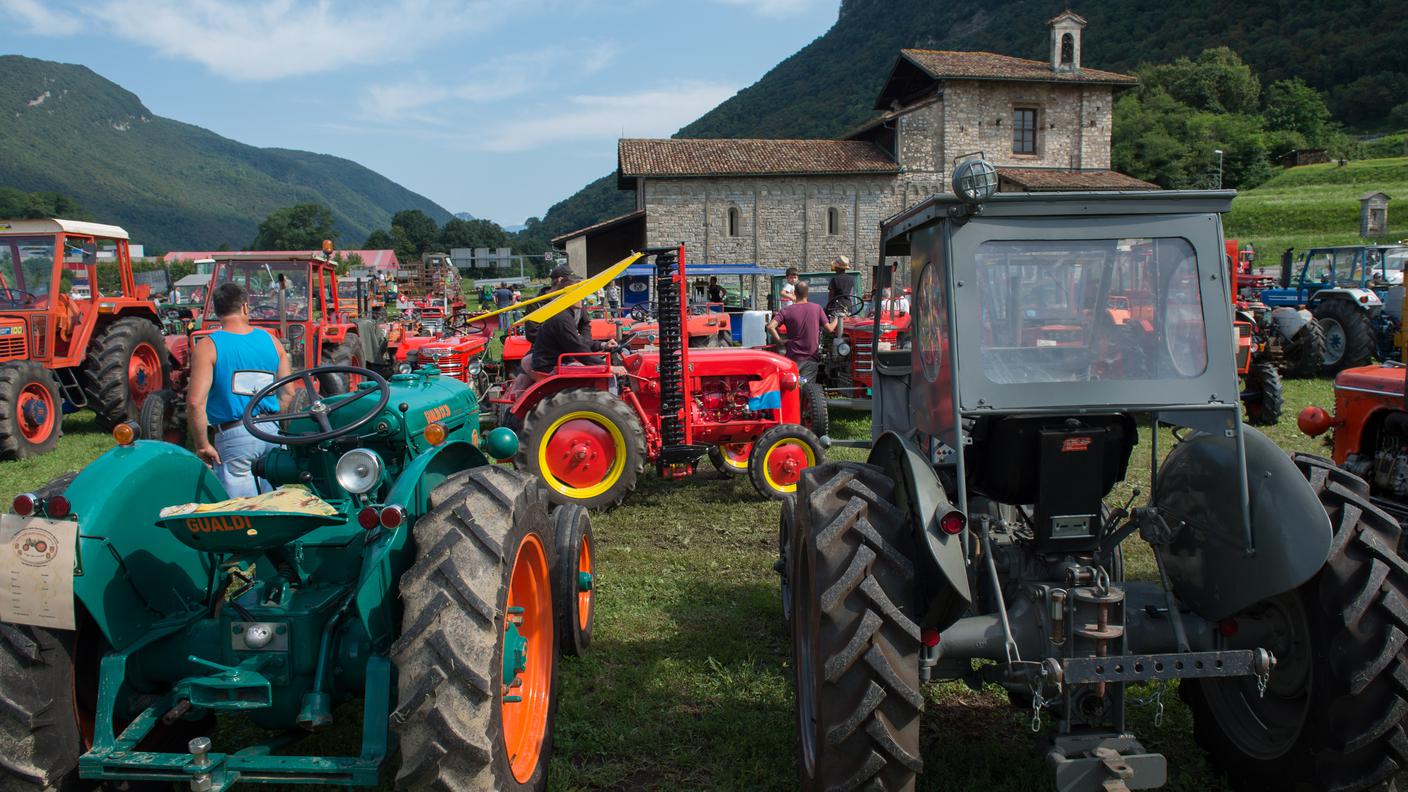 Vecchi trattori agli onori a Mendrisio