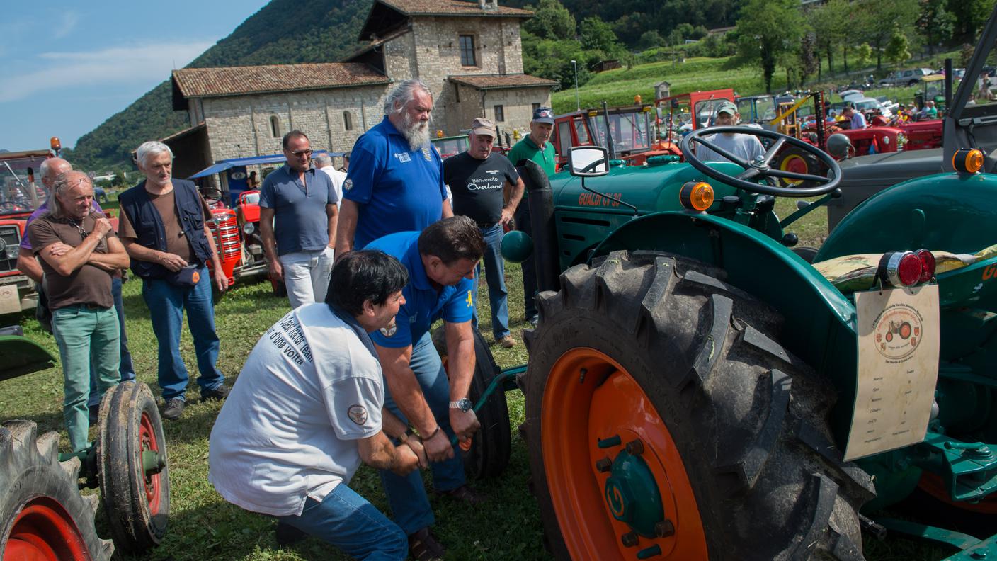 Vecchi trattori agli onori a Mendrisio