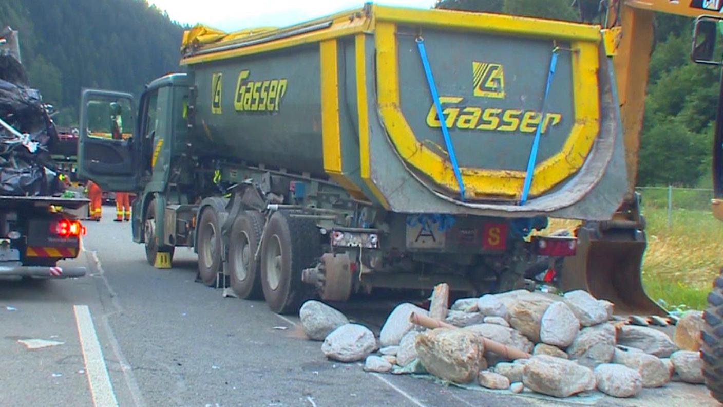 Il secondo camion, che si trovava davanti all'automobile della famiglia tedesca