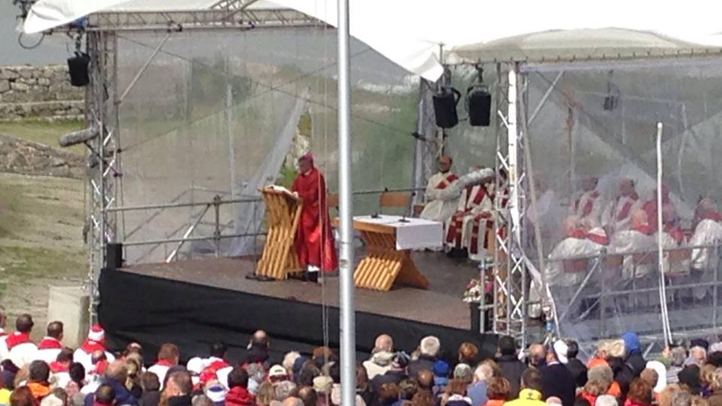 Un momento della messa sul San Gottardo