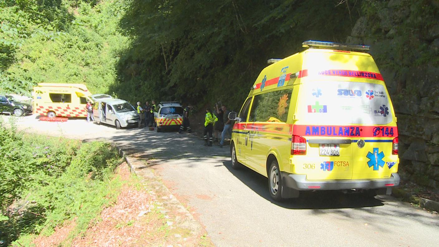 I mezzi di soccorso schierati in attesa dei feriti