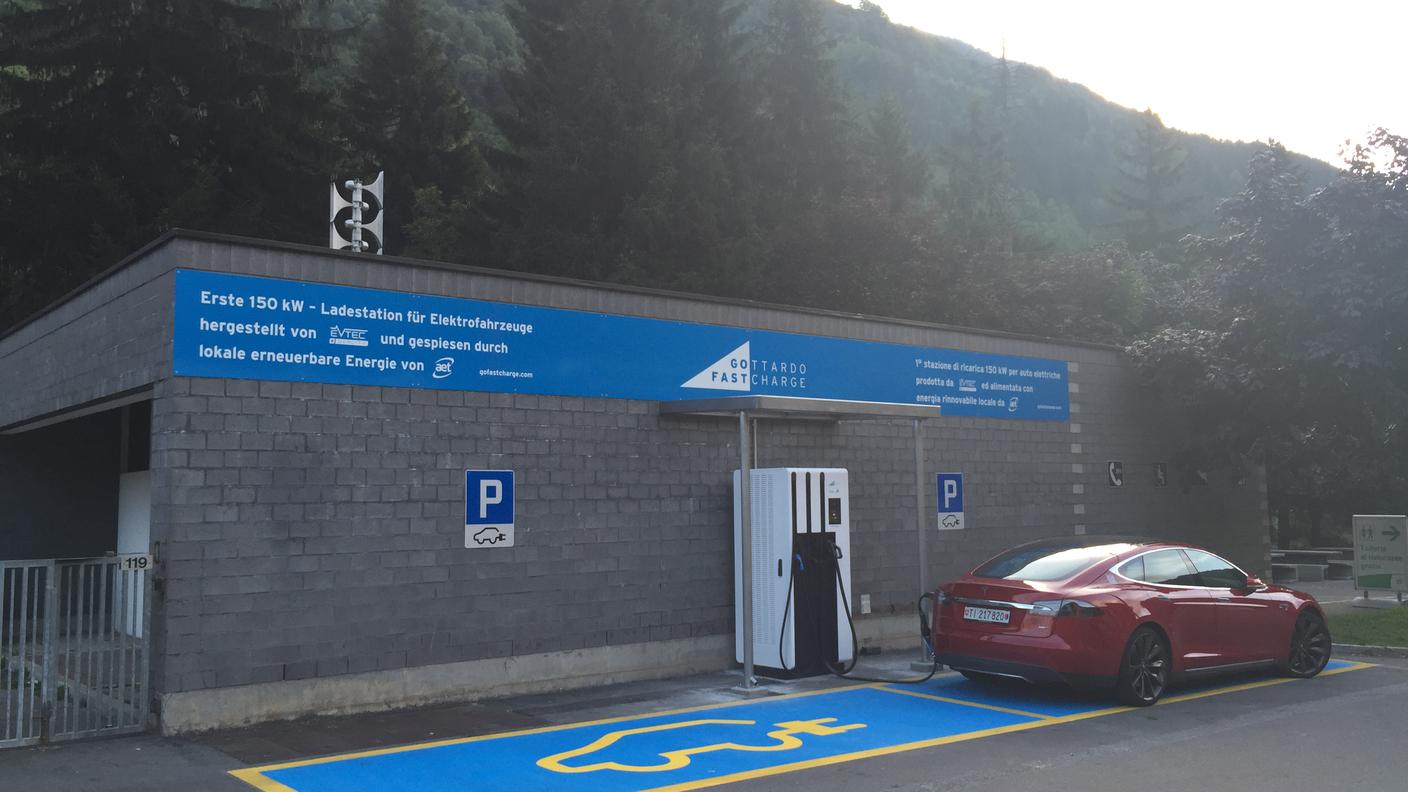 La nuova stazione di ricarica nell'area dell'A2 a Stalvedro
