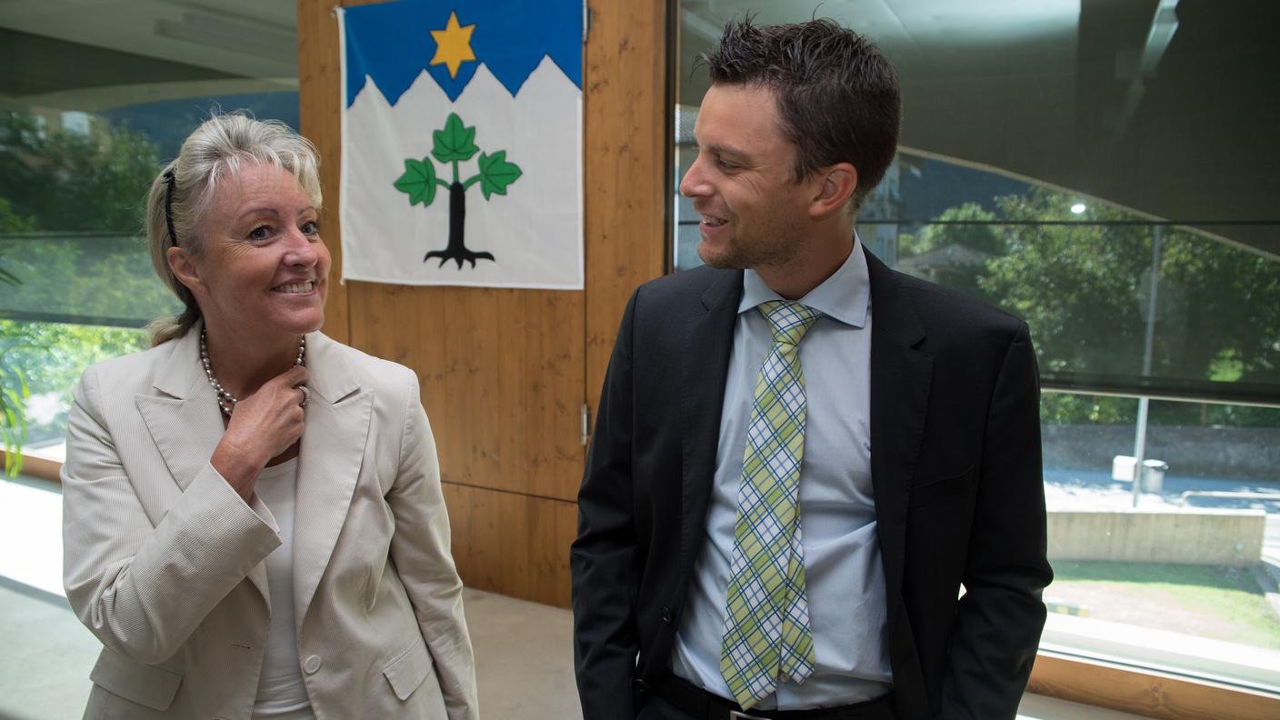Barbara Janom Steiner e l'attuale sindaco di Grono Samuele Censi