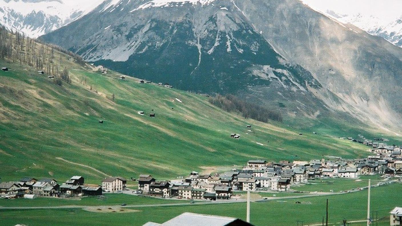 Uno dei due rapinatori è stato fermato, l'altro è ancora in fuga