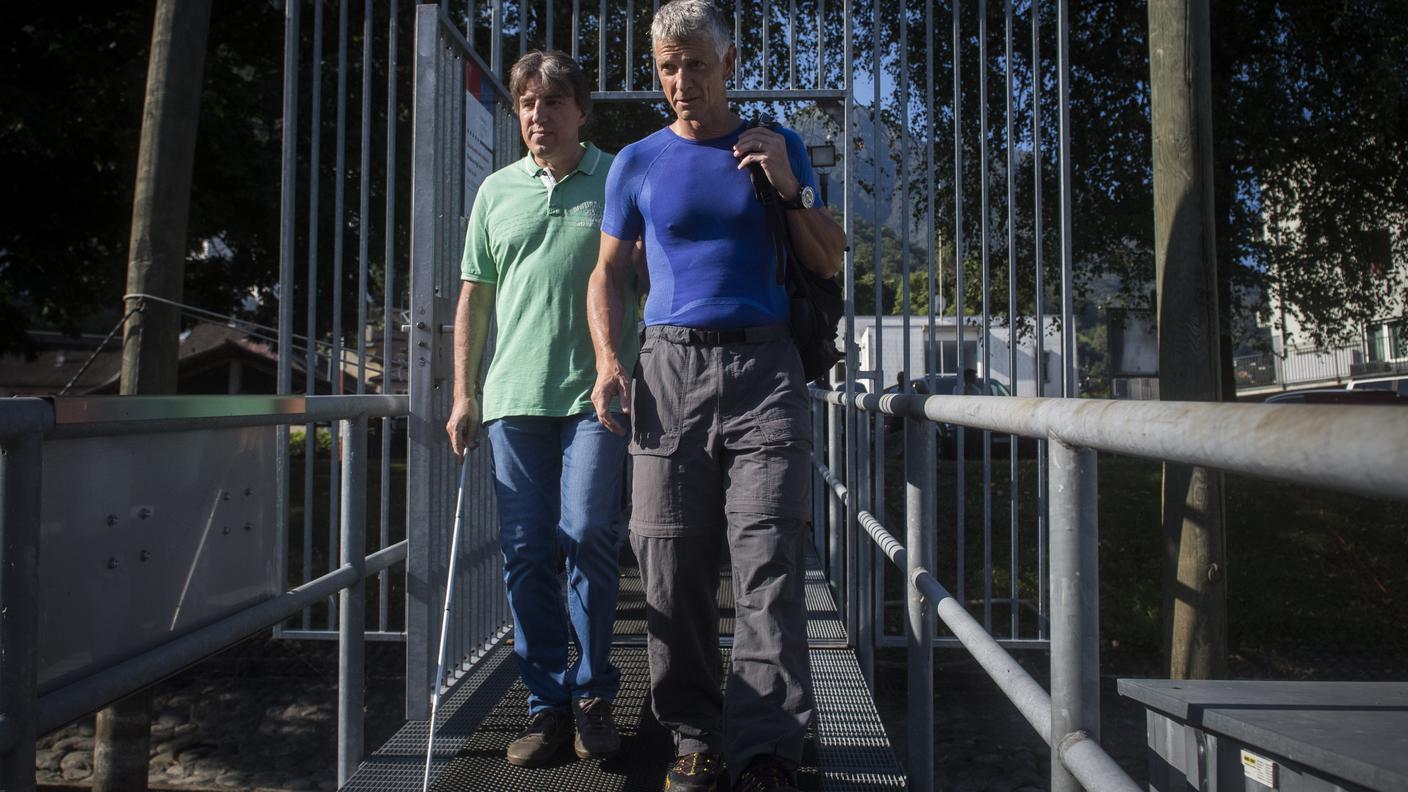 Arnoldo Coduri all'imbarco con Manuele Bertoli