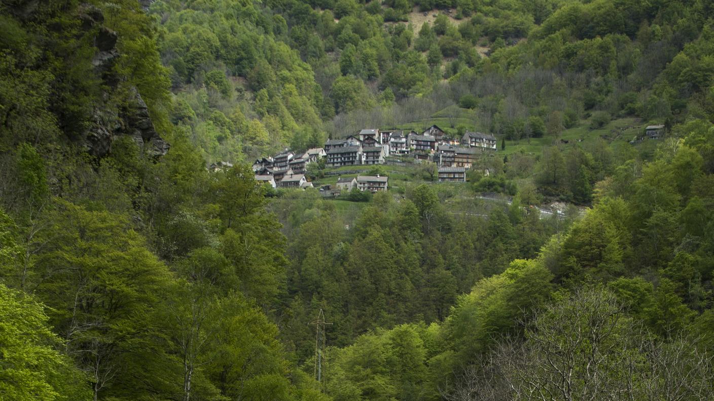 La vittima è un uomo, ma la sua identità resta misteriosa