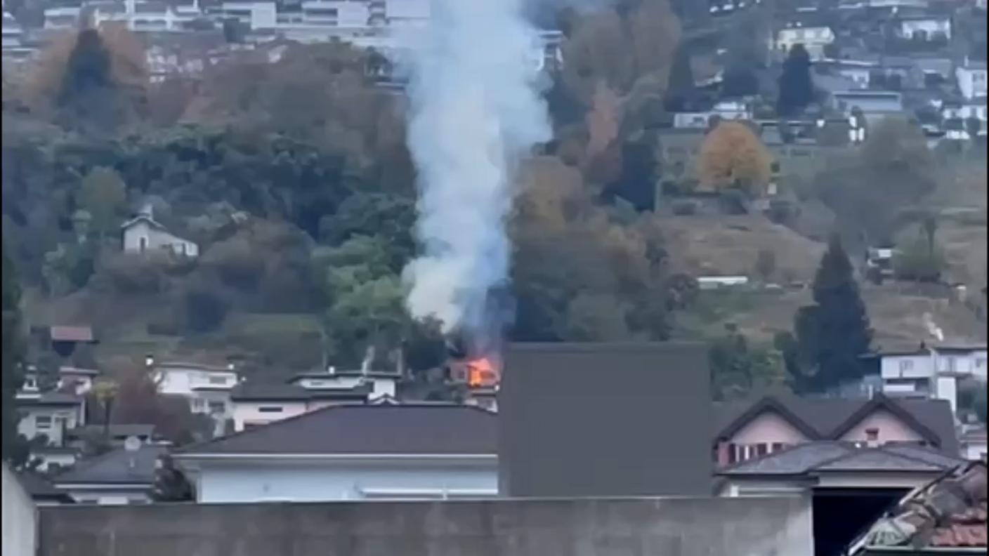 Minusio, violento incendio in una casa