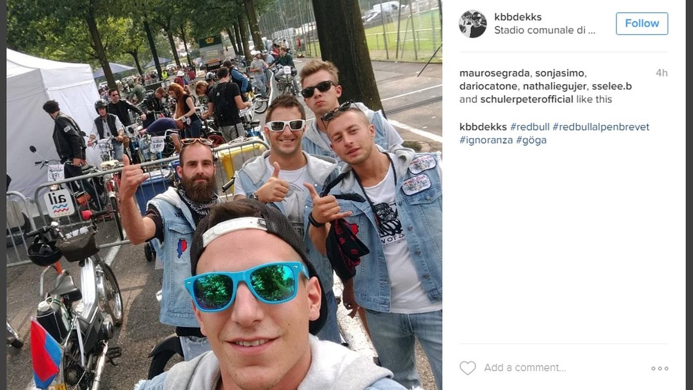 Selfie con stemma ticinese