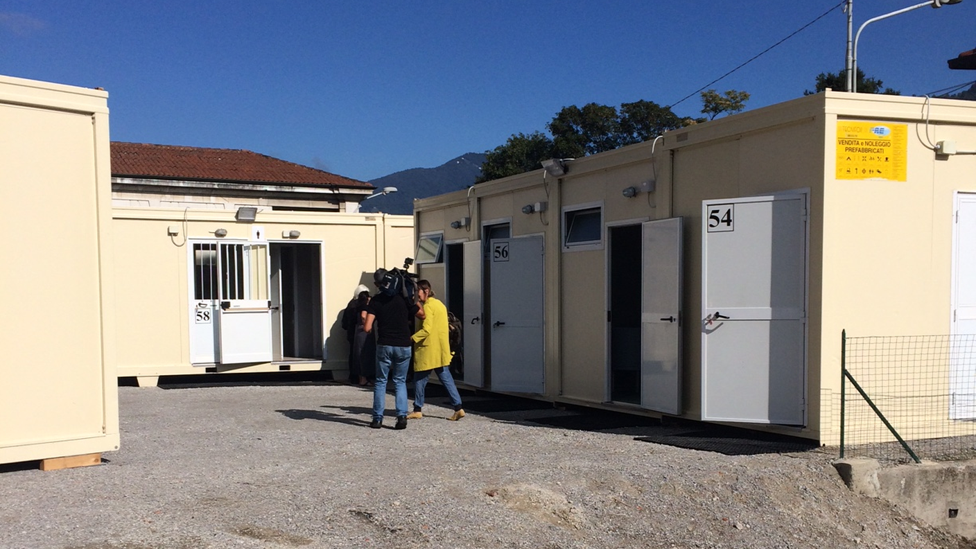 L'interno del nuovo centro di accoglienza per profughi di Como
