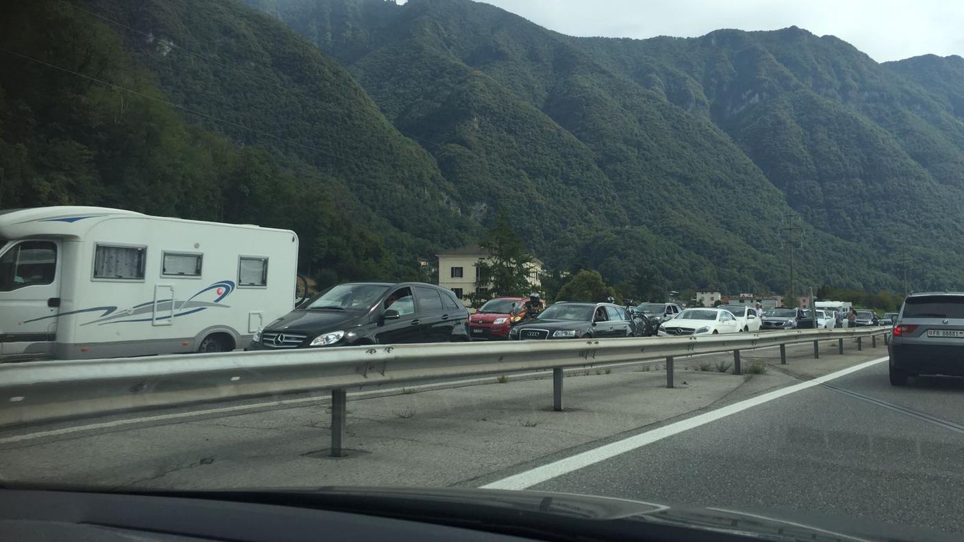 Auto in coda sull'A2 fino a Mendrisio