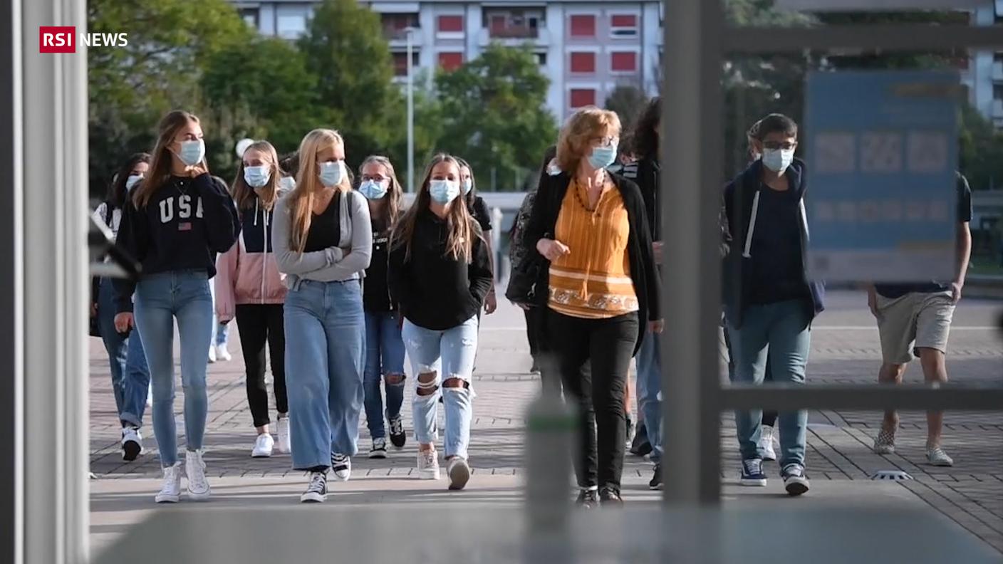 Studenti tornano a scuola al liceo cantonale di Locarno